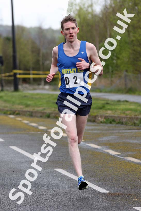 Senior mens relay, Elswick Good Friday Road Races. Photo: David T. Hewitson/Sports for All Pics